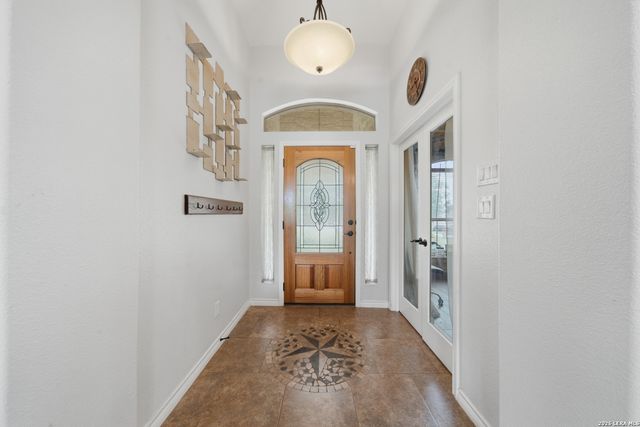 152 CIRCLE SIX DR, La Vernia, TX 78121