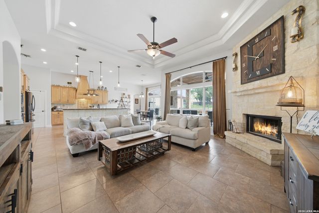 152 CIRCLE SIX DR, La Vernia, TX 78121