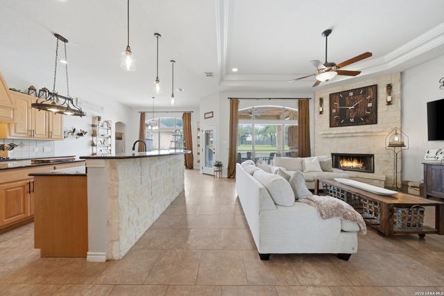 152 CIRCLE SIX DR, La Vernia, TX 78121