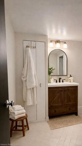 1300 E Lafayette 1008, Detroit, MI 48207