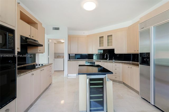 300 S Pointe Dr 405, Miami Beach, FL 33139