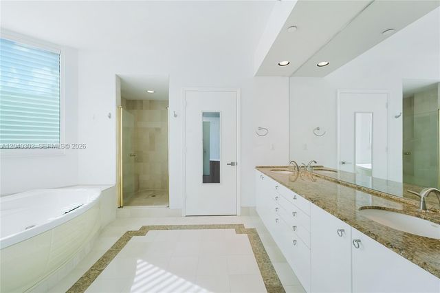 300 S Pointe Dr 405, Miami Beach, FL 33139