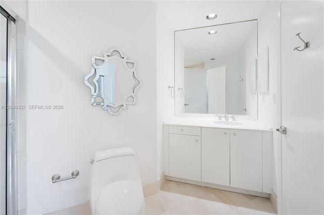 300 S Pointe Dr 405, Miami Beach, FL 33139