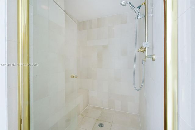 300 S Pointe Dr 405, Miami Beach, FL 33139