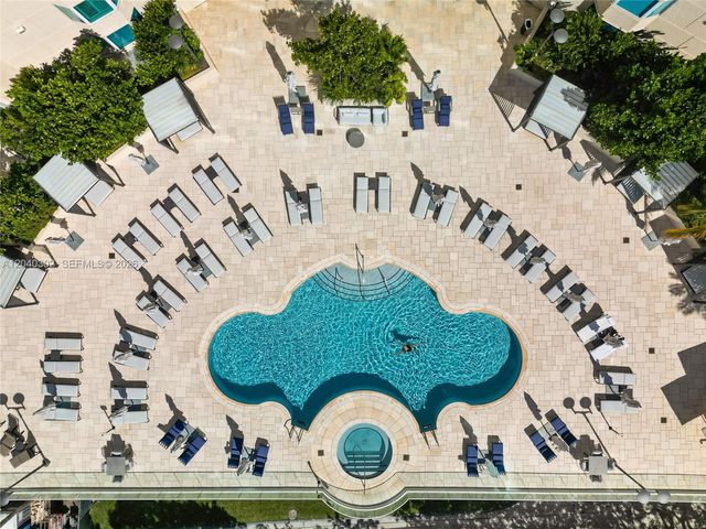300 S Pointe Dr 405, Miami Beach, FL 33139