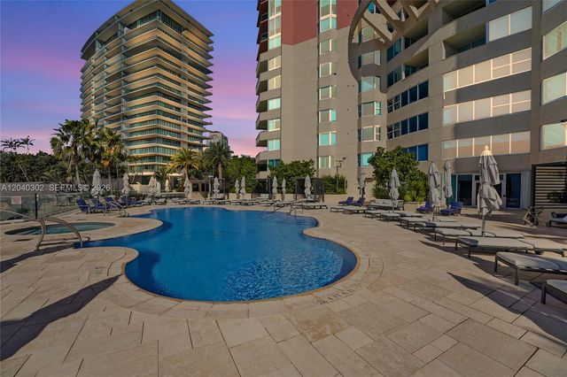 300 S Pointe Dr 405, Miami Beach, FL 33139