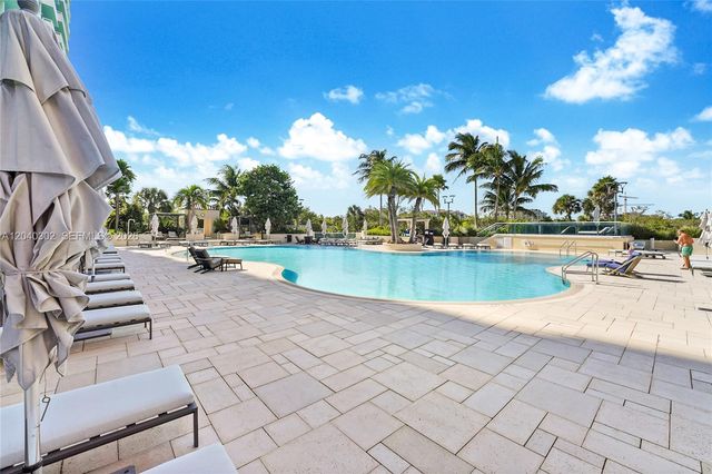 300 S Pointe Dr 405, Miami Beach, FL 33139