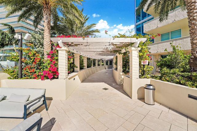 300 S Pointe Dr 405, Miami Beach, FL 33139