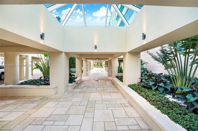 300 S Pointe Dr 405, Miami Beach, FL 33139