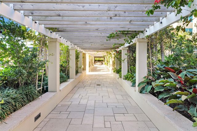 300 S Pointe Dr 405, Miami Beach, FL 33139