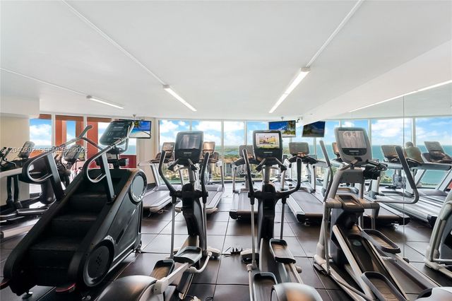 300 S Pointe Dr 405, Miami Beach, FL 33139