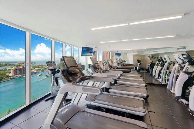 300 S Pointe Dr 405, Miami Beach, FL 33139