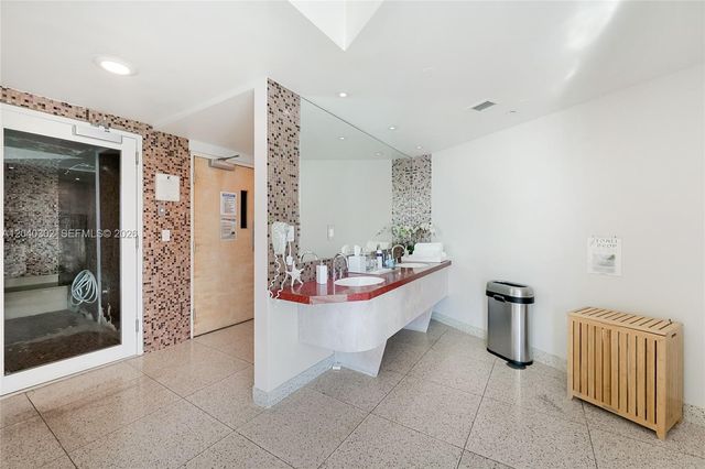 300 S Pointe Dr 405, Miami Beach, FL 33139