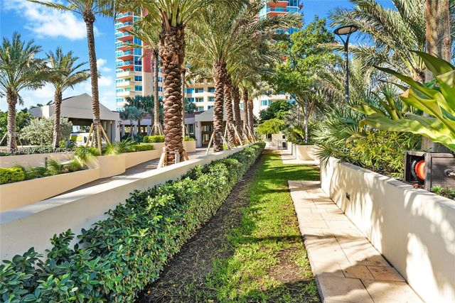 300 S Pointe Dr 405, Miami Beach, FL 33139