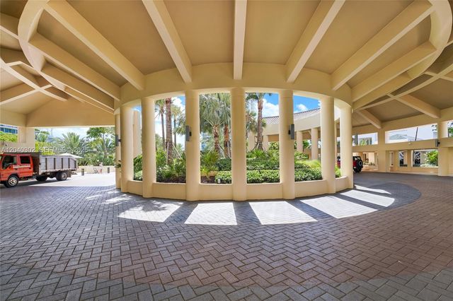 300 S Pointe Dr 405, Miami Beach, FL 33139