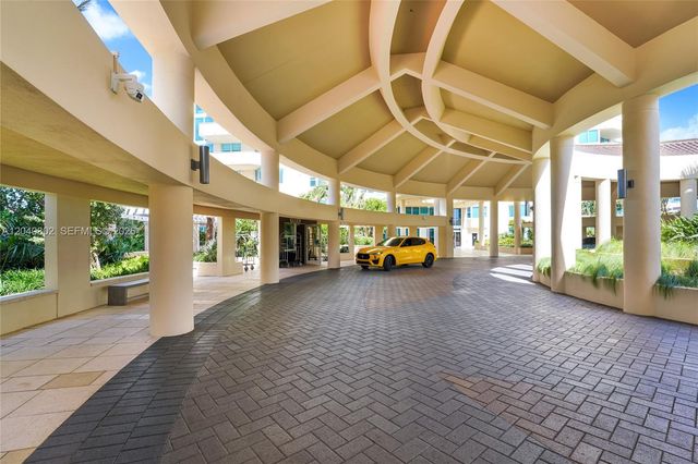 300 S Pointe Dr 405, Miami Beach, FL 33139
