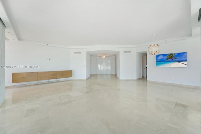 300 S Pointe Dr 405, Miami Beach, FL 33139