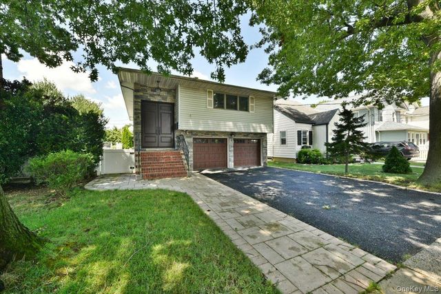 18 Cumberland Street, Rockville Centre, NY 11570