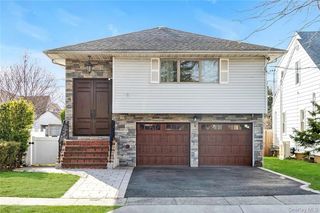 18 Cumberland Street, Rockville Centre, NY 11570