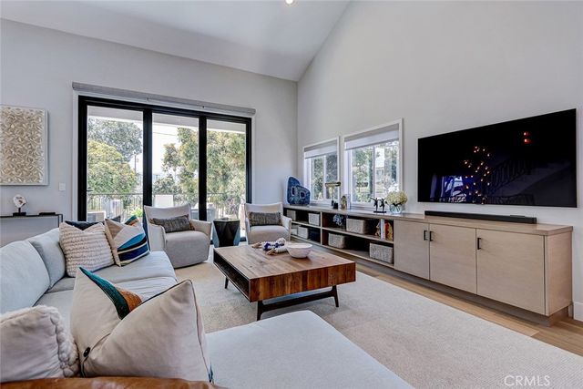 527 Avenue C, Redondo Beach, CA 90277