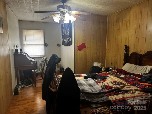 321 Raccoon Branch Road, Green Mountain, NC 28740