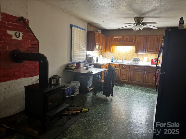 321 Raccoon Branch Road, Green Mountain, NC 28740