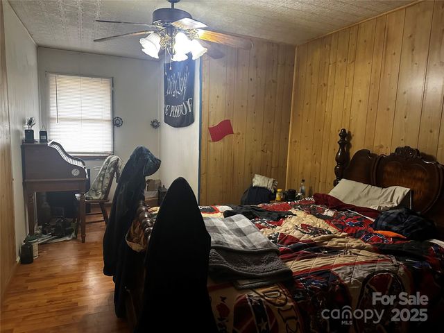 321 Raccoon Branch Road, Green Mountain, NC 28740