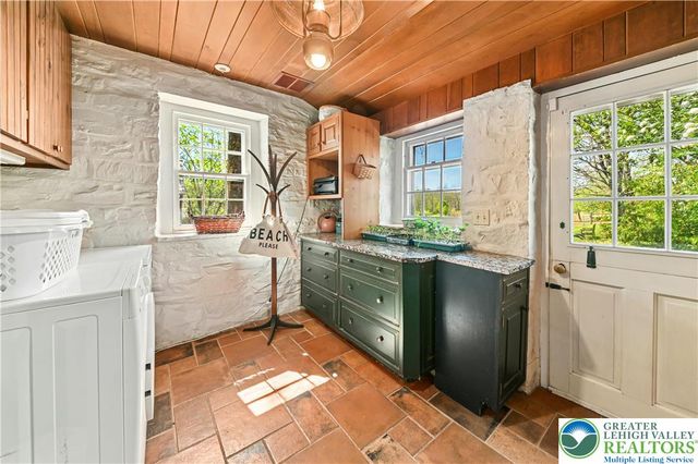 1720 Molasses, Springfield Twp, PA 18951
