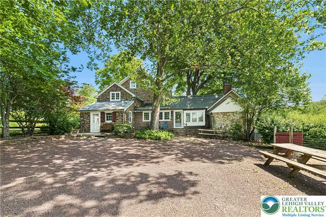 1720 Molasses, Springfield Twp, PA 18951