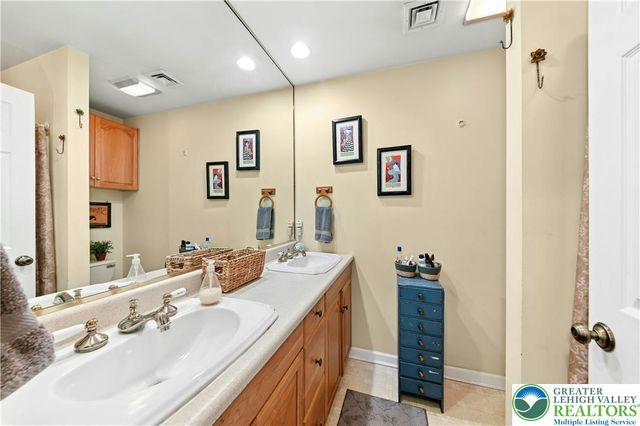 1720 Molasses, Springfield Twp, PA 18951