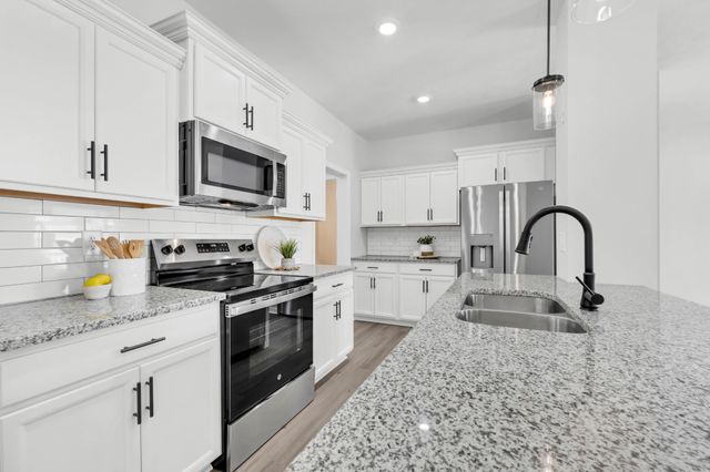 1192 Boulder Pass Rd, Clarksville, TN 37040