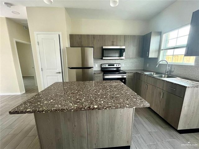 5001 N Hiawatha Drive 4, Pharr, TX 78577