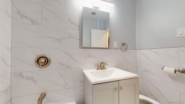 66-15 Thornton Place L4, Rego Park, NY 11374