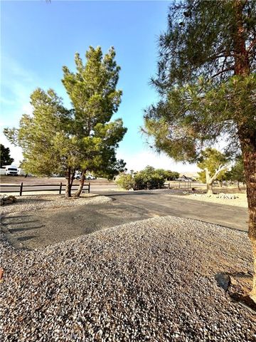22773 Powhatan Road, Apple Valley, CA 92308