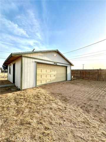 22773 Powhatan Road, Apple Valley, CA 92308