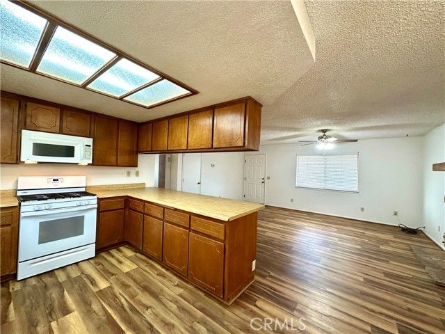 22773 Powhatan Road, Apple Valley, CA 92308