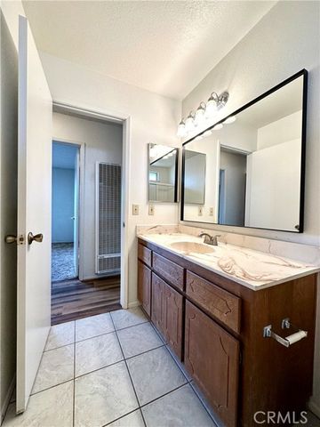 22773 Powhatan Road, Apple Valley, CA 92308