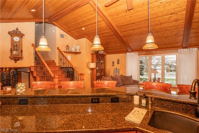 7416 Woodcrest Avenue NE, Canton, OH 44721