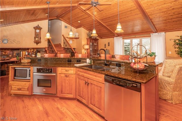 7416 Woodcrest Avenue NE, Canton, OH 44721