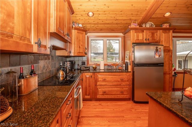 7416 Woodcrest Avenue NE, Canton, OH 44721