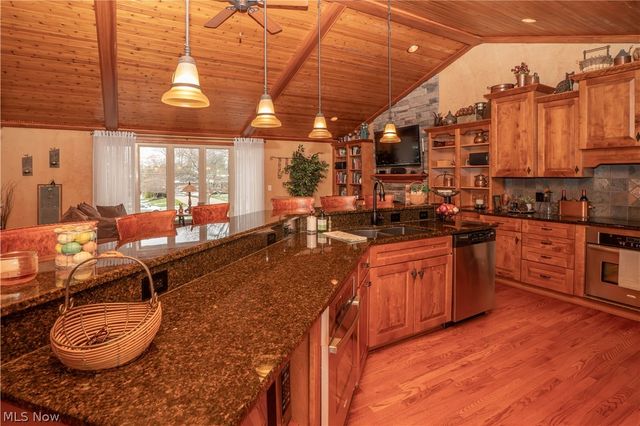 7416 Woodcrest Avenue NE, Canton, OH 44721