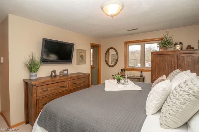 7416 Woodcrest Avenue NE, Canton, OH 44721