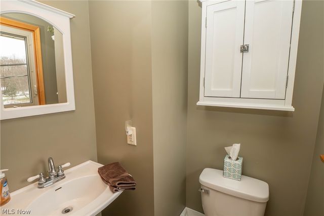 7416 Woodcrest Avenue NE, Canton, OH 44721