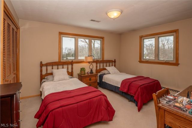 7416 Woodcrest Avenue NE, Canton, OH 44721