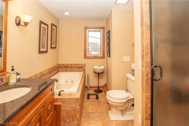 7416 Woodcrest Avenue NE, Canton, OH 44721