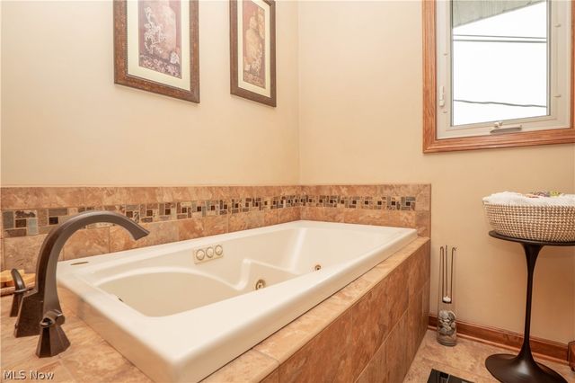 7416 Woodcrest Avenue NE, Canton, OH 44721