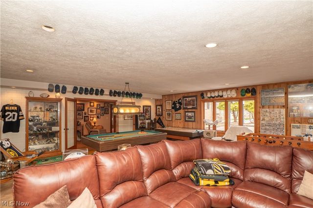 7416 Woodcrest Avenue NE, Canton, OH 44721