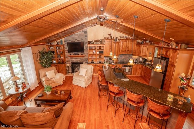 7416 Woodcrest Avenue NE, Canton, OH 44721