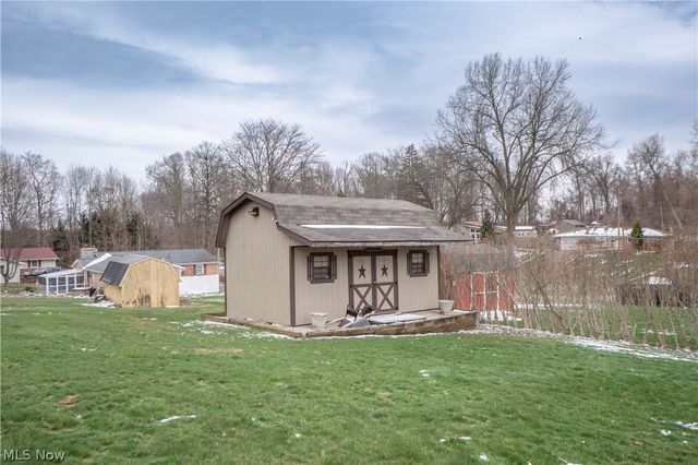 7416 Woodcrest Avenue NE, Canton, OH 44721