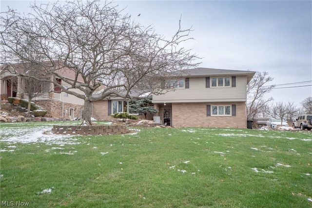 7416 Woodcrest Avenue NE, Canton, OH 44721